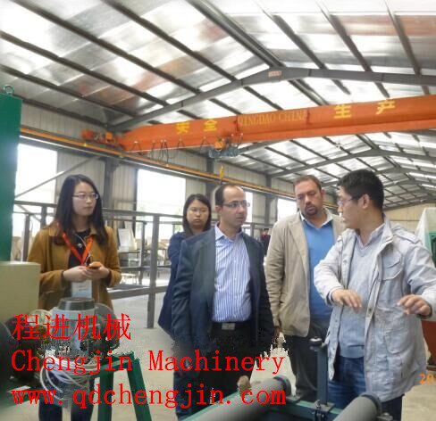 埃及客戶前來公司驗收乳膠枕頭機械