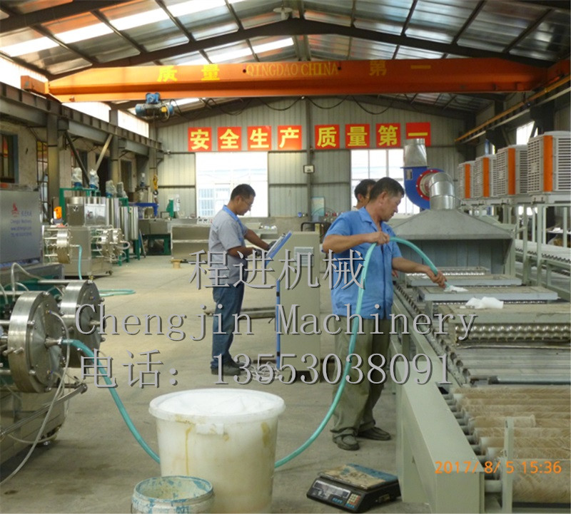 乳膠發(fā)泡機(jī)的注意事項(xiàng)