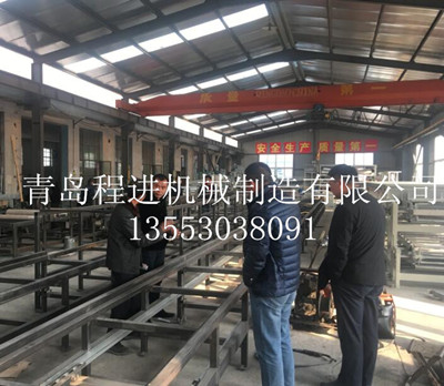 南通客戶(hù)車(chē)間查看乳膠枕頭生產(chǎn)線(xiàn)制作過(guò)程