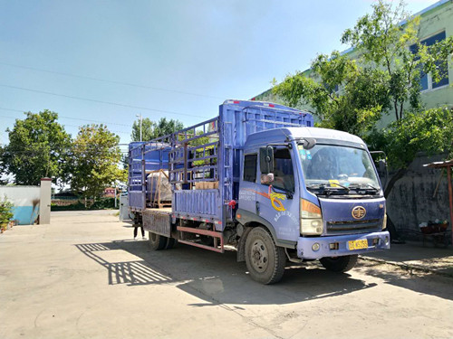 江蘇客戶定制的乳膠發(fā)泡機發(fā)貨現(xiàn)場