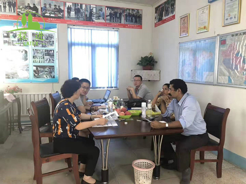 歡迎印度老客戶來我公司訂購機(jī)械