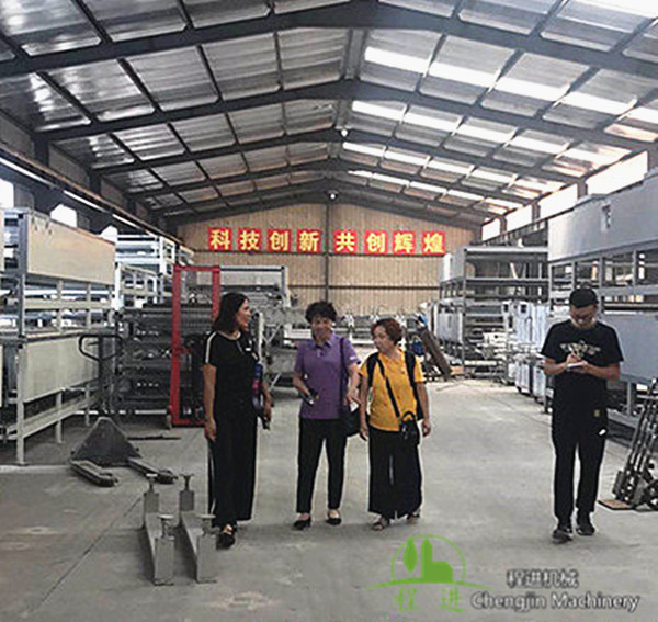 歡迎馬來西亞客戶采購乳膠機(jī)械