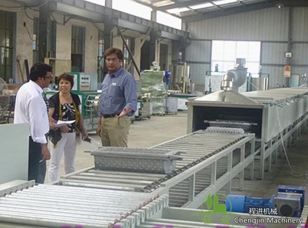 歡迎巴基斯坦客戶來我公司驗(yàn)收機(jī)器