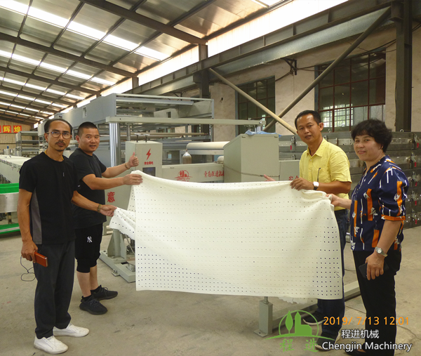 歡迎泰國客戶來程進(jìn)公司訂購機(jī)械