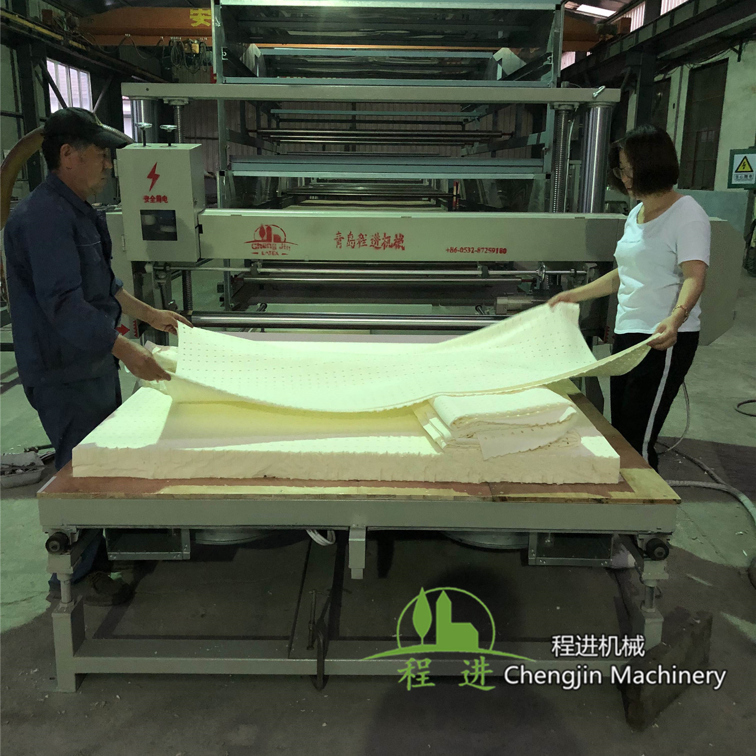 廣東客戶新訂購(gòu)乳膠平切機(jī)一臺(tái)